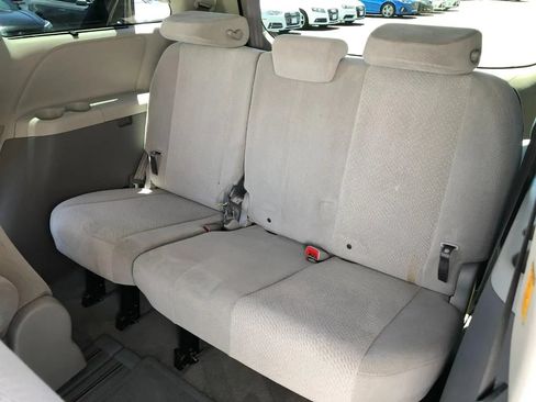 Used 2012 Toyota Sienna LE FWD image 32