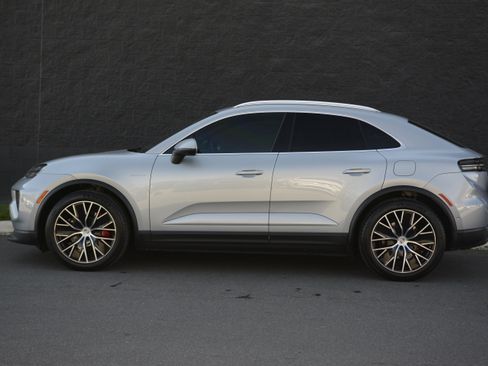 Certified 2025 Porsche Macan 4S Electric image 2