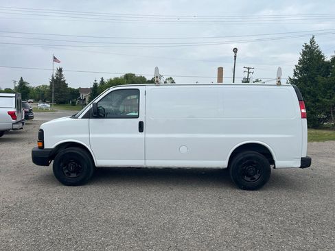 Used 2016 GMC Savana 2500 RWD image 2