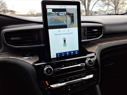 Used 2022 Ford Explorer Platinum w/ Equipment Group 601A image 24