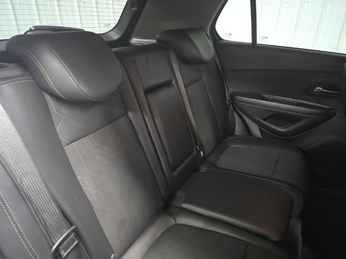 Used 2022 Chevrolet Trax LT w/ Driver Confidence Package image 16