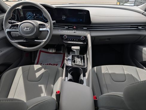 New 2026 Hyundai Elantra SEL FWD image 9