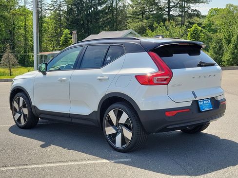 Used 2024 Volvo XC40 Recharge Plus w/ Protection Package Premier RWD image 3