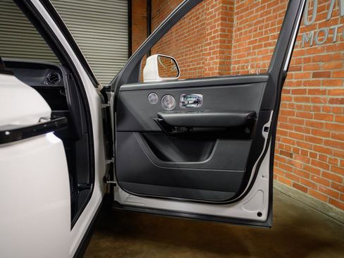 Used 2019 Rolls-Royce Cullinan image 27