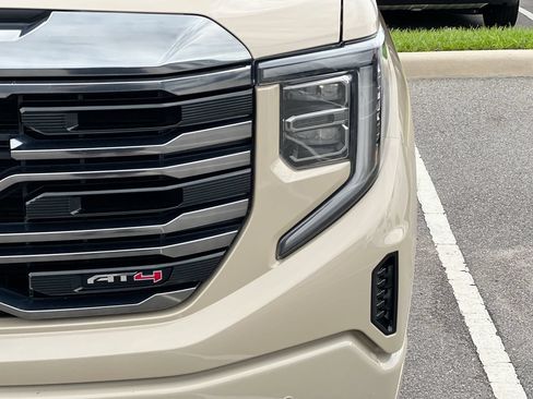 Used 2022 GMC Sierra 1500 AT4 w/ AT4 Premium Package AWD/4WD image 9
