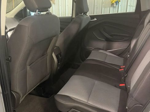 Used 2019 Ford Escape SE image 6