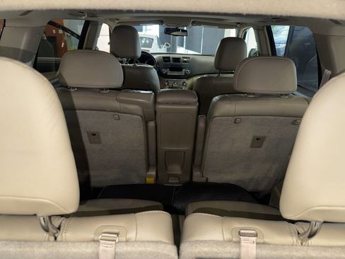 Used 2011 Toyota Highlander SE w/ Tow Pkg FWD image 31