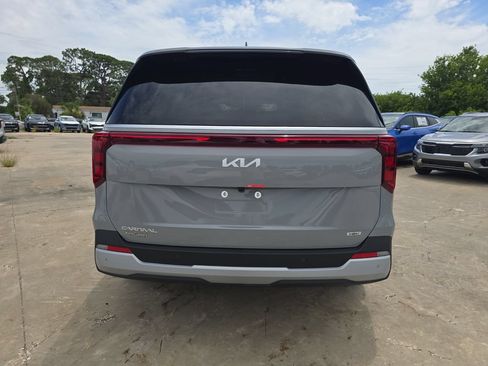 New 2026 Kia Carnival EX FWD image 7