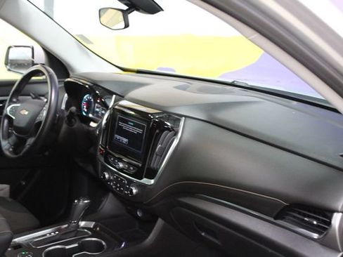 Used 2019 Chevrolet Traverse LT w/ LPO, Midnight Edition AWD/4WD image 12