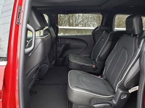 New 2026 Chrysler Pacifica Limited image 7