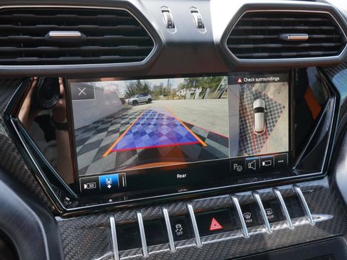 Used 2022 Lamborghini Urus AWD/4WD image 33