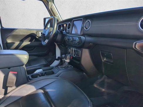 Used 2020 Jeep Wrangler Unlimited Sahara image 23