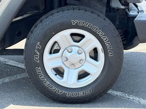 Used 2018 Jeep Wrangler Unlimited Sport AWD/4WD image 9