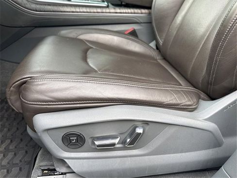 Used 2019 Audi Q8 Prestige w/ Luxury Package image 16