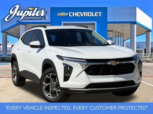 Certified 2025 Chevrolet Trax LT image 1