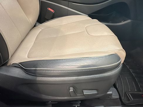 Used 2022 Hyundai Santa Fe SEL w/ Convenience + Premium Package AWD/4WD image 17