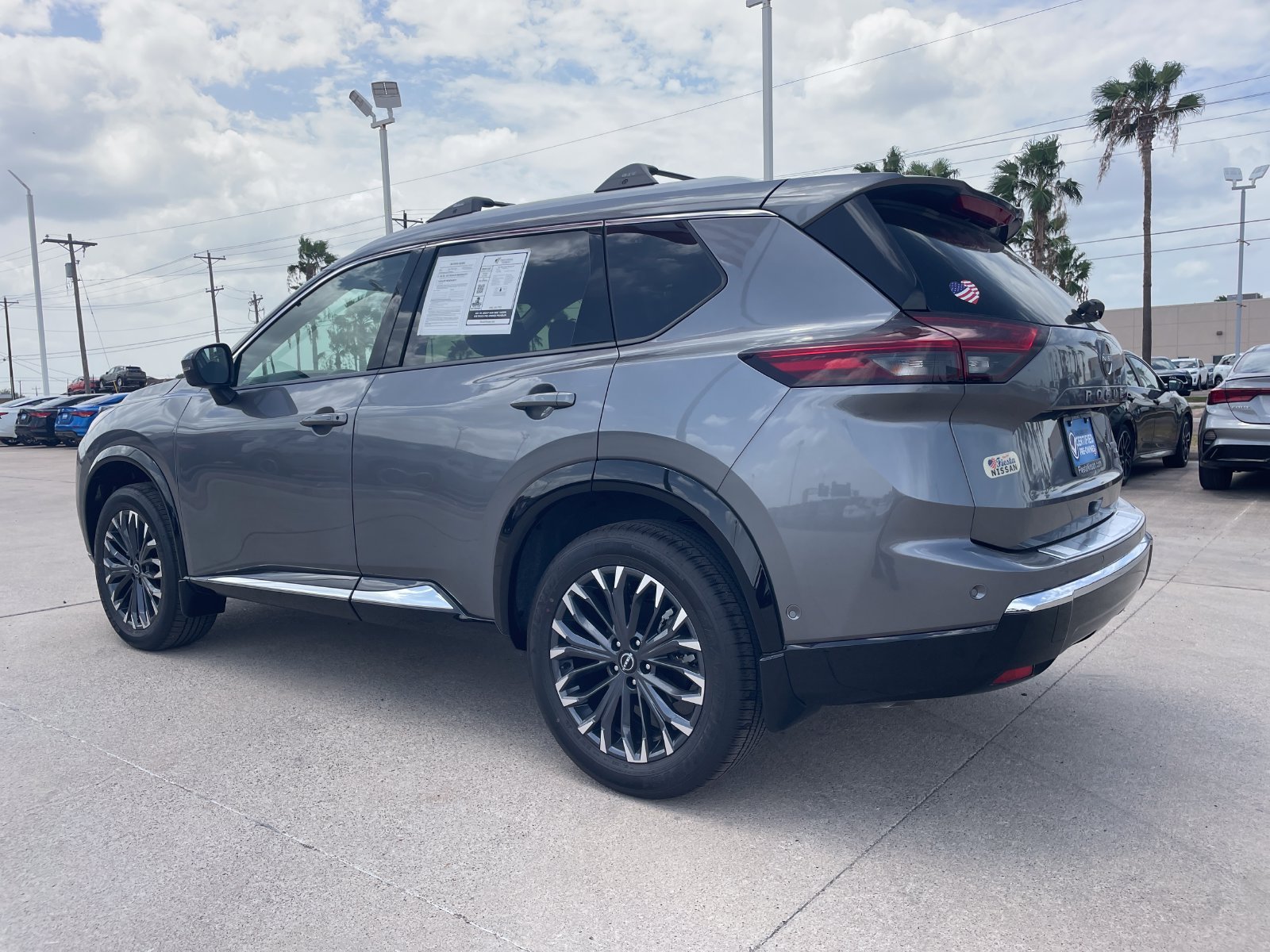 Used 2026 Nissan Rogue Platinum w/ Platinum Premium Package AWD/4WD image 3
