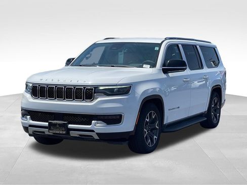 Used 2024 Jeep Wagoneer L Series III w/ Flexible Seating Group AWD/4WD image 3