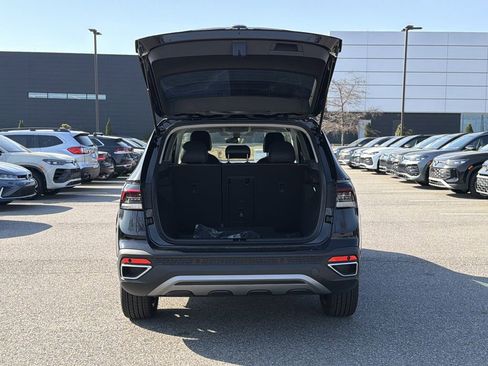 New 2026 Volkswagen Taos SE image 15