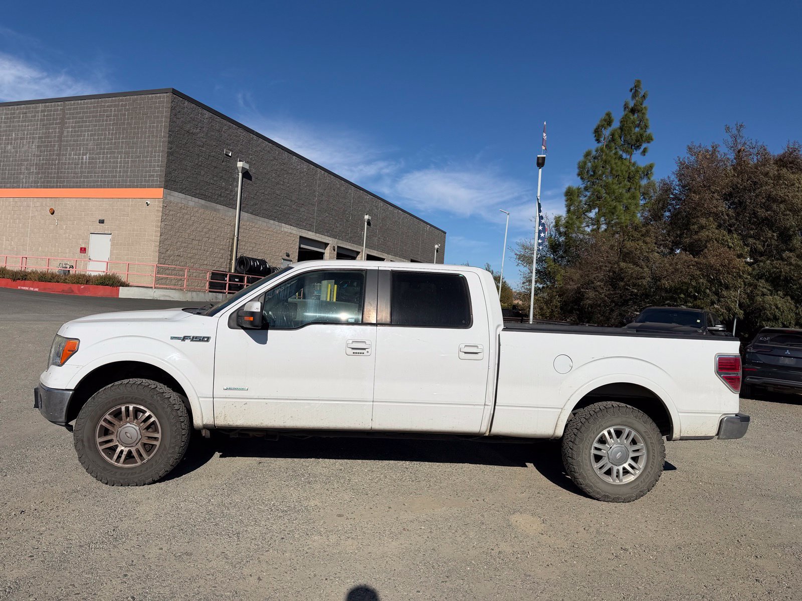 Used 2011 Ford F150 Lariat w/ Lariat Plus Pkg AWD/4WD image 2
