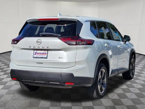 Used 2024 Nissan Rogue SV FWD image 5