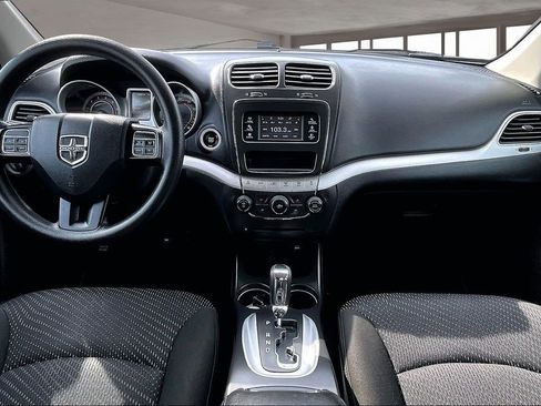 Used 2019 Dodge Journey SE FWD image 17