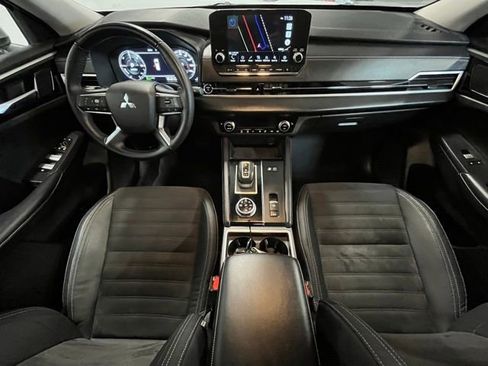 Used 2023 Mitsubishi Outlander SE AWD/4WD image 17
