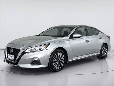 Used 2023 Nissan Altima 2.5 SV FWD image 1
