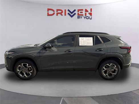 Used 2025 Chevrolet Trax LT w/ LT Convenience Package FWD image 7