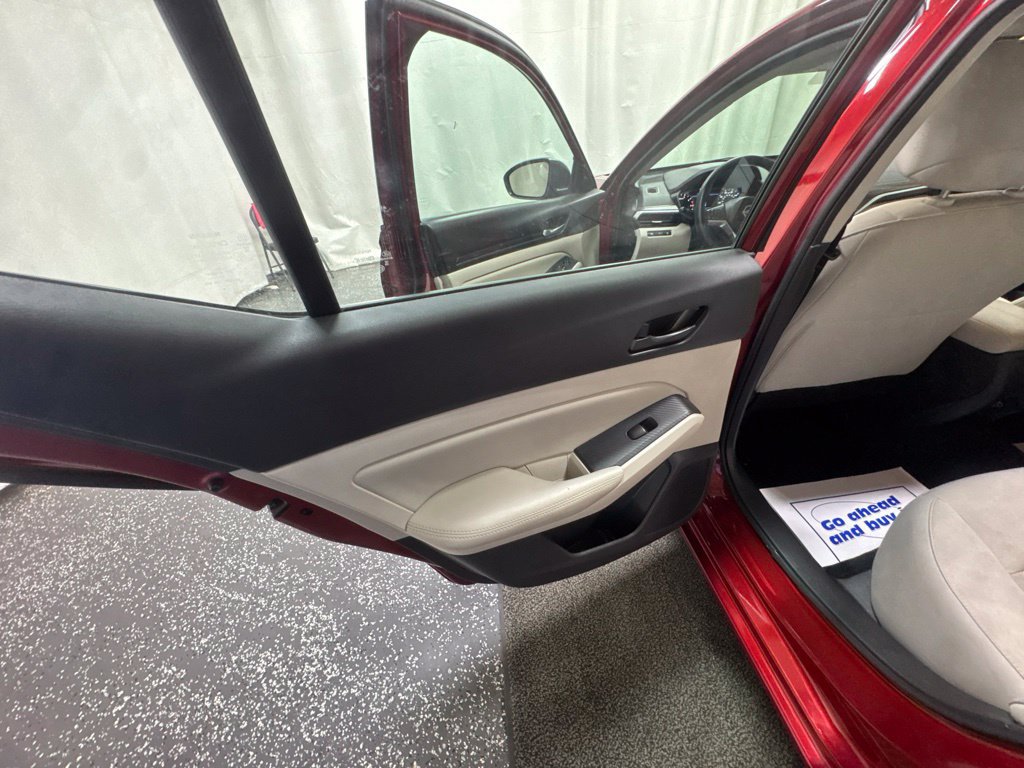 Used 2025 Nissan Altima 2.5 SV FWD image 34