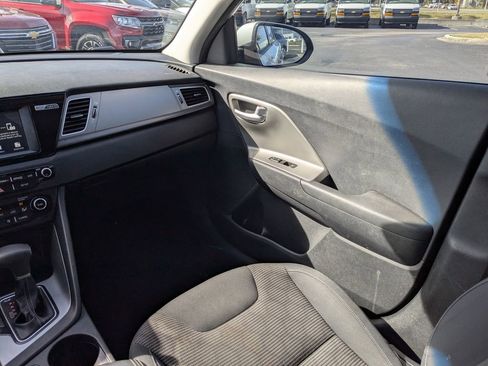 Used 2018 Kia Niro FE image 17