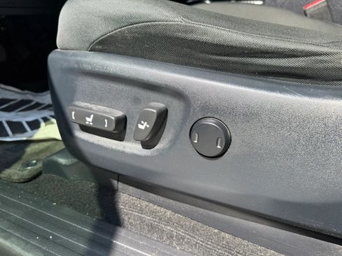 Used 2018 Toyota 4Runner TRD Off-Road AWD/4WD image 17