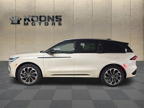 New 2026 Lincoln Nautilus Reserve image 2