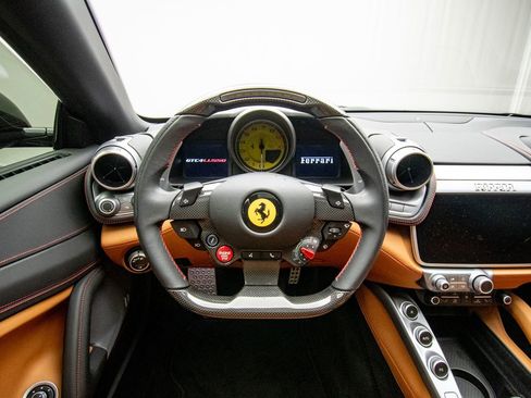 Used 2018 Ferrari GTC4Lusso AWD/4WD image 12