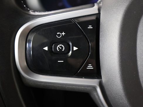 Used 2022 Volvo XC60 B6 Inscription w/ Climate Package image 40