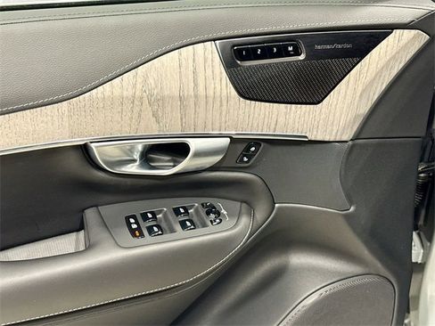 Used 2024 Volvo XC90 B6 Ultimate image 17