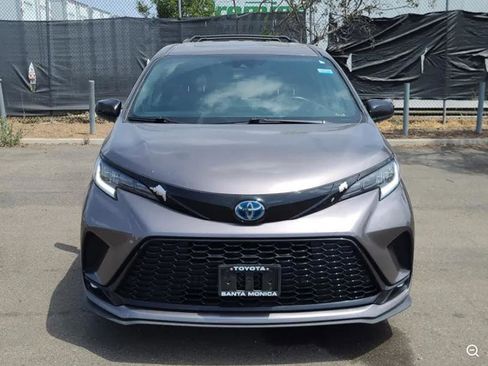 Used 2022 Toyota Sienna XSE w/ XSE Plus Package FWD image 7