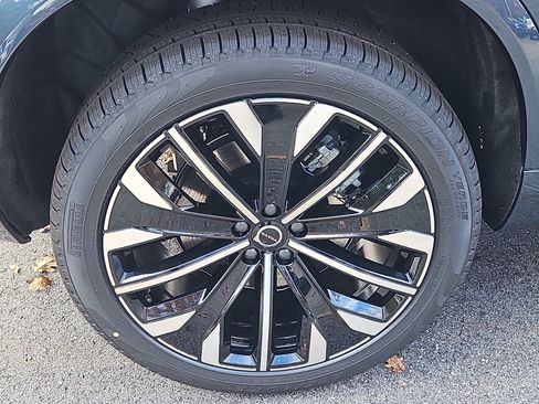 New 2026 Volvo XC90 B6 Plus w/ Protection Package Premier image 19