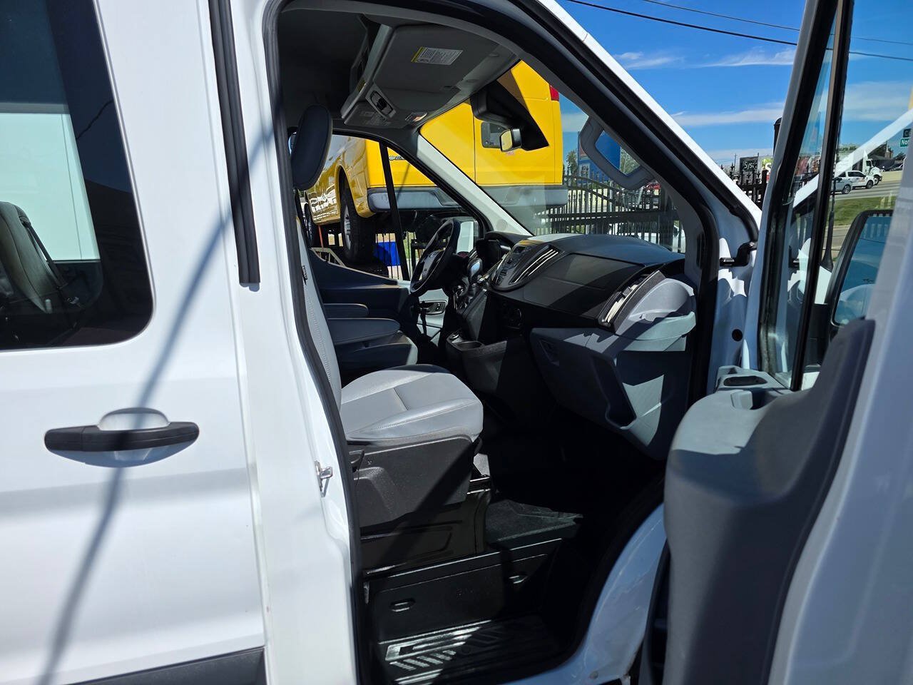 Used 2018 Ford Transit 150 XL RWD image 18