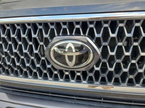 Used 2019 Toyota Tacoma TRD Sport image 10