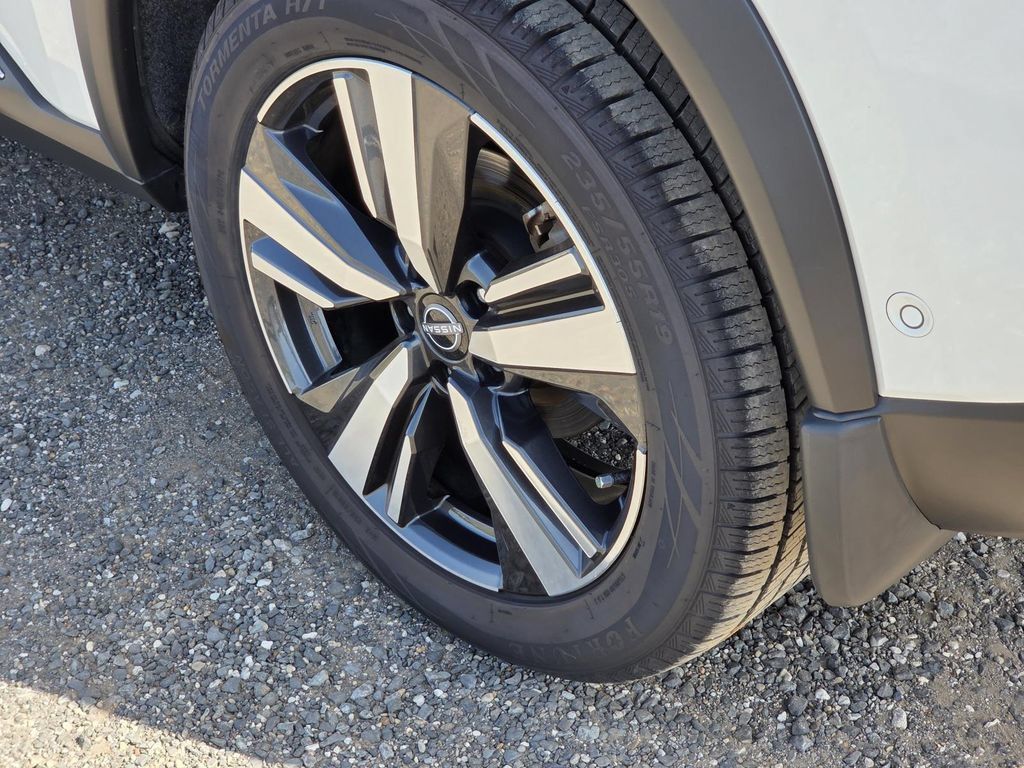 Used 2023 Nissan Rogue SL w/ SL Premium Package FWD image 7