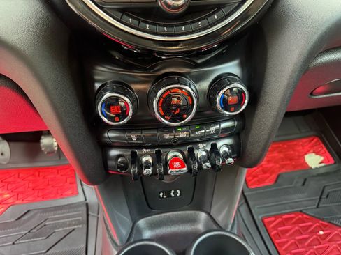 Used 2016 MINI Cooper 4-Door Hardtop w/ Premium Package image 16