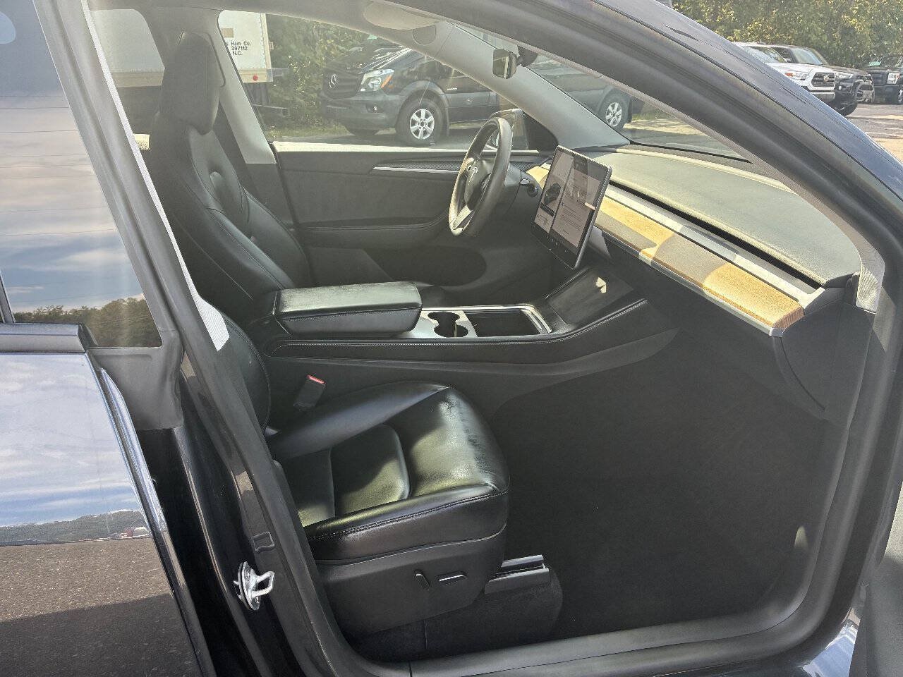 Used 2024 Tesla Model Y Long Range AWD/4WD image 18