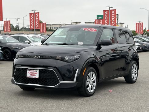 Used 2025 Kia Soul LX FWD image 40