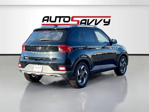 Used 2022 Hyundai Venue SEL w/ Cargo Package image 7
