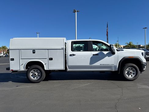New 2024 GMC Sierra 3500 Pro w/ Fleet Convenience Package RWD image 7