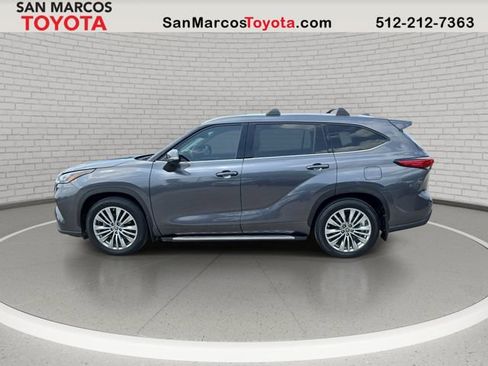 Used 2023 Toyota Highlander Platinum FWD image 9