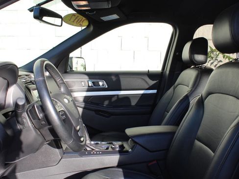 Used 2017 Ford Explorer XLT w/ Equipment Group 202A image 11