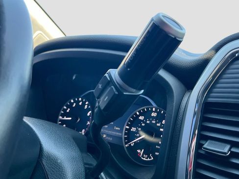 Used 2020 Nissan Titan SL w/ Moonroof Package RWD image 17