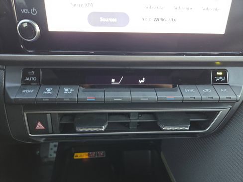 Used 2025 Toyota Camry LE image 20